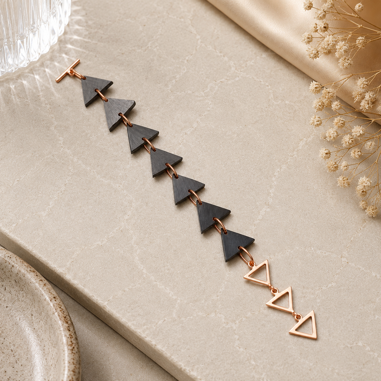 ANUVA Queops Bracelet Black Horn Triangle Link Geometric