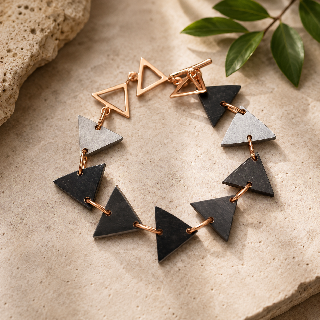 ANUVA Queops Bracelet Black Horn Triangle Link Geometric