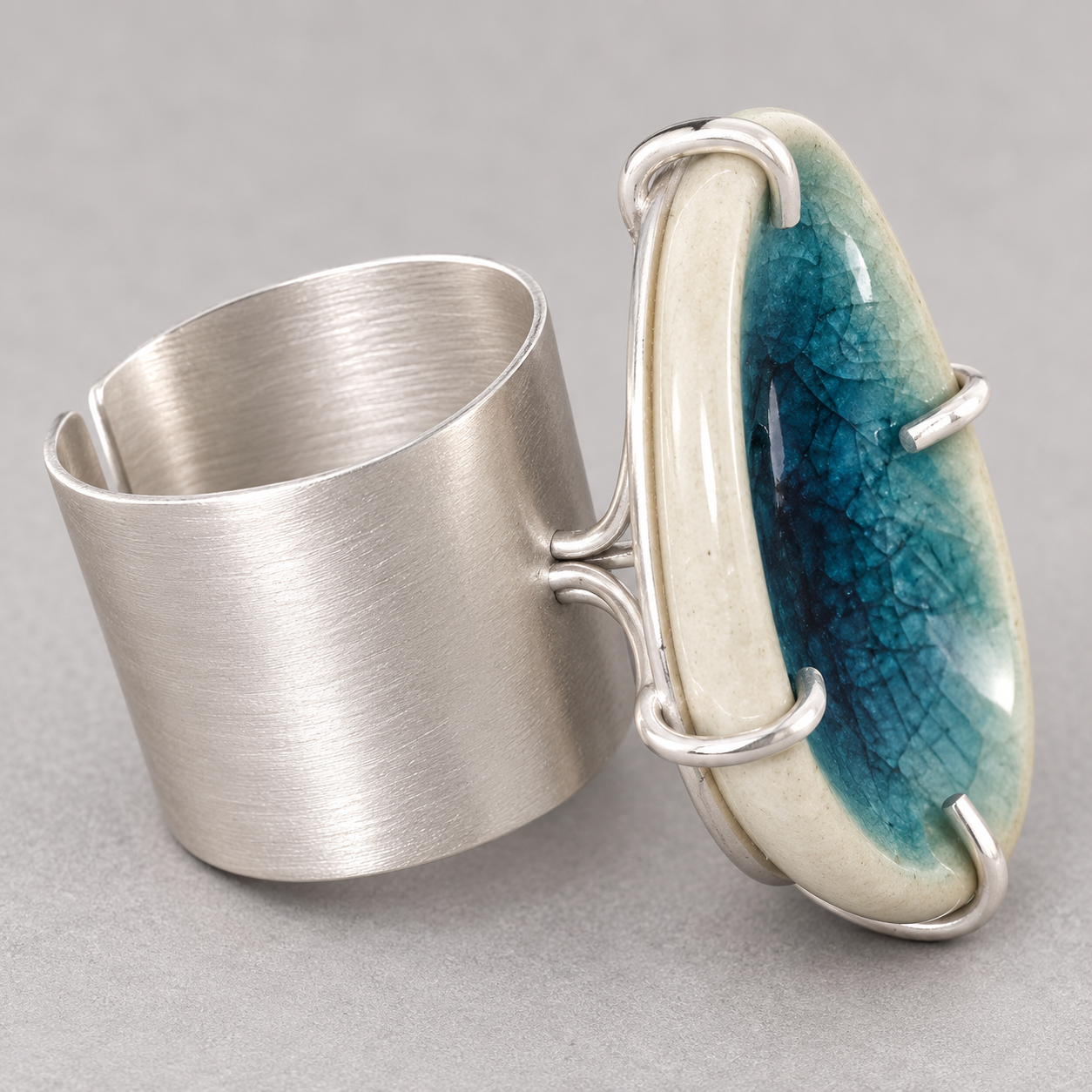 ANUVA Deep Lakes Ceramic Ring Silver Wide Band Crackle Stone