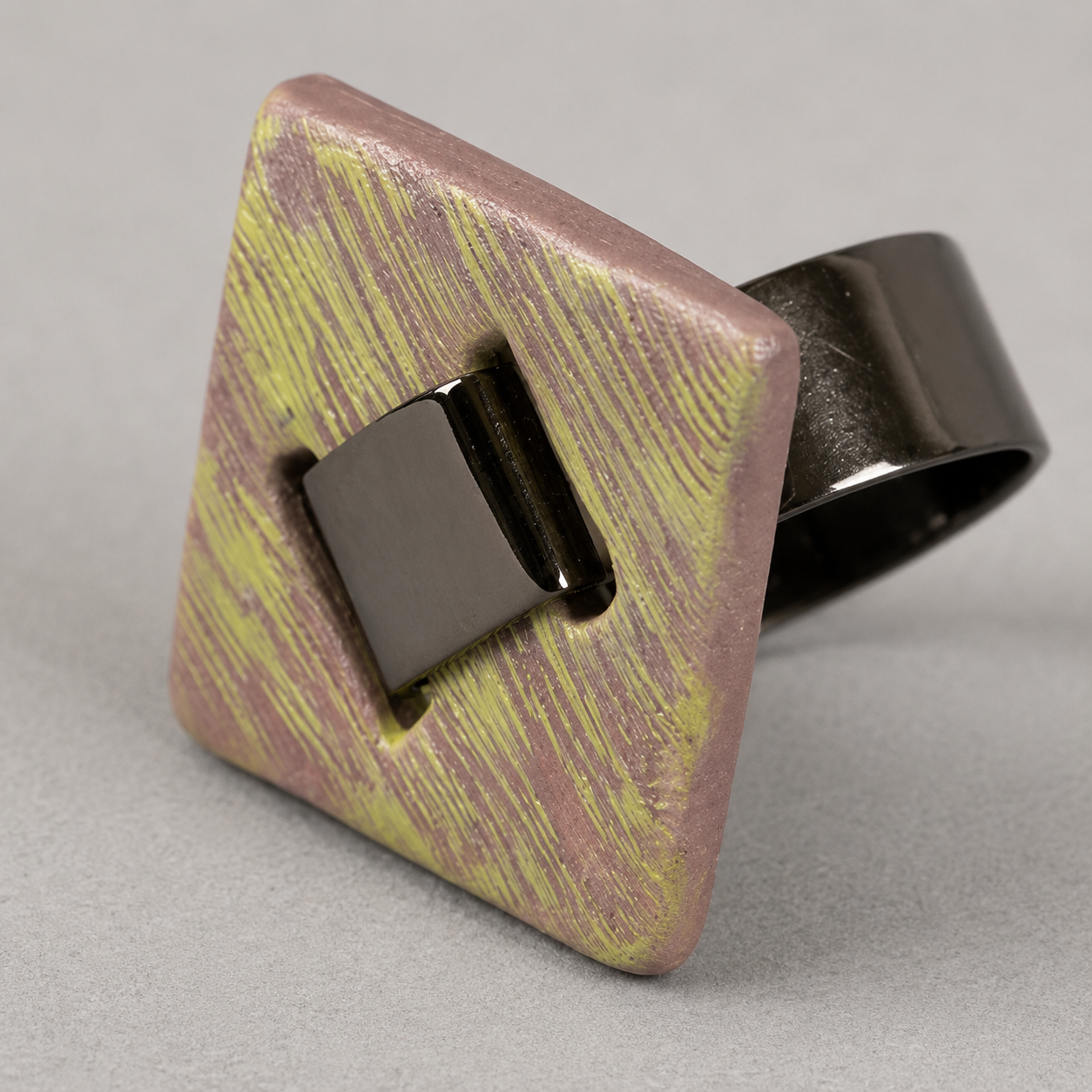 ANUVA The 80s Disco Ring Green Brass & Ceramic Retro Statement